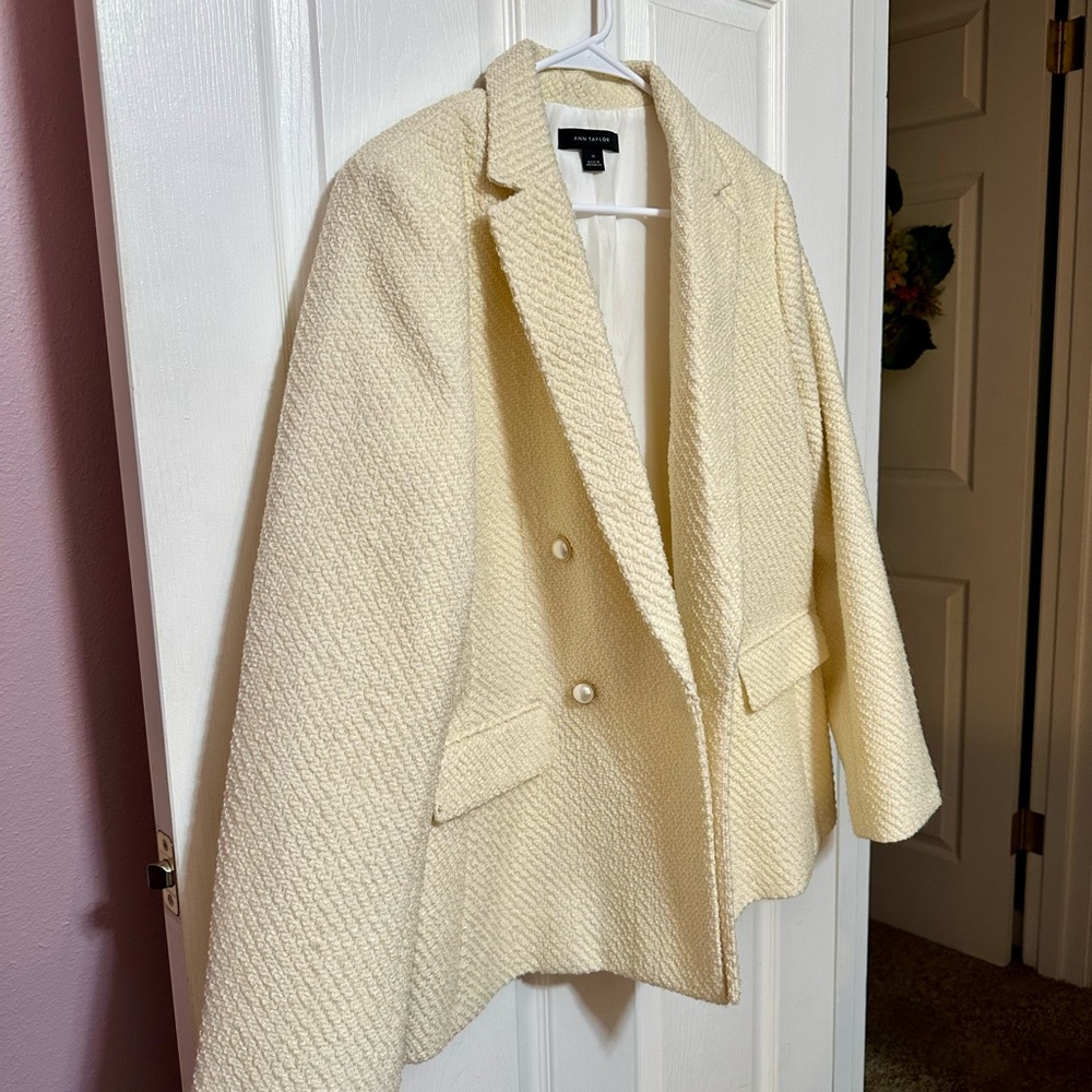 Ann Taylor Size 14 Cream Textured Women's Shacket/Blazer With Pearl Buttons - Picture 3 of 6